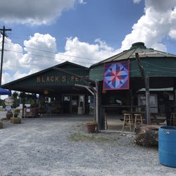 Black's Peaches - Great outdoor space for lunch or ice cream
