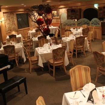 Graff Gennaro's - the dining room - Italian Near Me - Glendale, California Graff Gennaro's - the dining room - Italian Near Me - Glendale, California