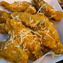 HOB Tavern - Buffalo, garlic, parm Wings the best I've ever had !!!!