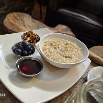Carmel Belle - Oatmeal - New American Near Me - Carmel-by-the-Sea, California Carmel Belle - Oatmeal - New American Near Me - Carmel-by-the-Sea, California