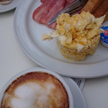 Quilombo - Tostadón con 2 huevos revueltos y 3 lonchas de bacon. - Tapas Bars Near Me - Seville, SE