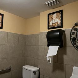 Nonna's Trattoria - Bathroom