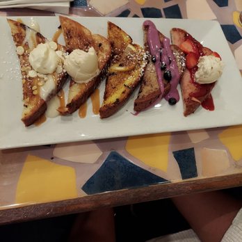 Batter & Berries - French Toast Flight (white chocolate champagne the specialty) - Breakfast & Brunch Near Me - Chicago, Illinois Batter & Berries - French Toast Flight (white chocolate champagne the specialty) - Breakfast & Brunch Near Me - Chicago, Illinois
