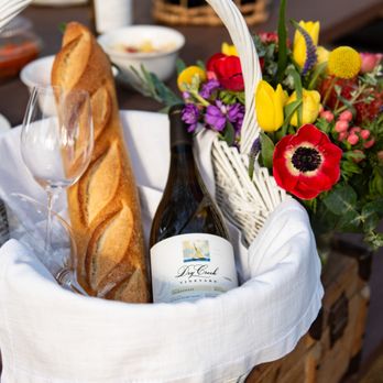 Dry Creek Vineyard - Picnic at Dry Creek Vineyard - Wineries Near Me - Healdsburg, California Dry Creek Vineyard - Picnic at Dry Creek Vineyard - Wineries Near Me - Healdsburg, California