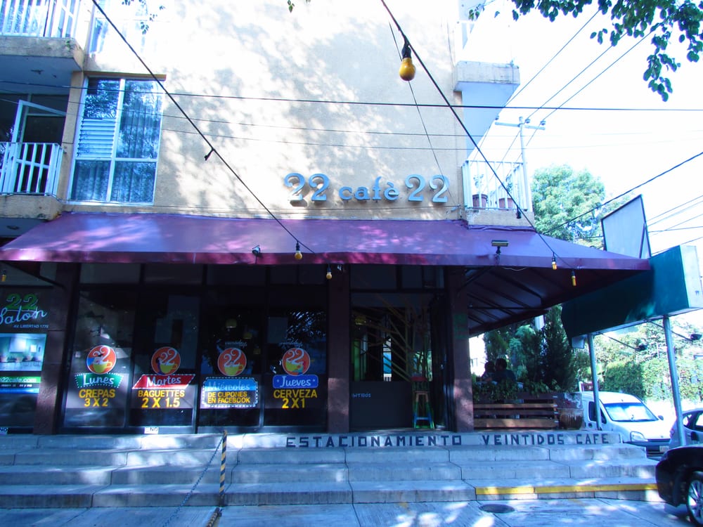 Veintidós Café