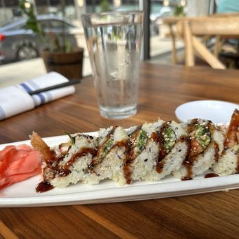 Niu B - Crunchy Maki (6 Pcs) - Sushi Bars Near Me - Chicago, Illinois Niu B - Crunchy Maki (6 Pcs) - Sushi Bars Near Me - Chicago, Illinois