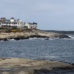 Sohier Park Welcome Center - The coastline north