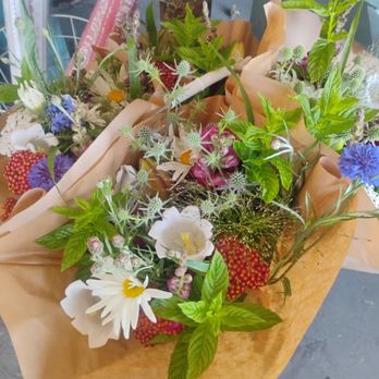 Sourced Market & Eatery - Fresh bouquets for sale - Farmers Market Near Me - Medina, New York Sourced Market & Eatery - Fresh bouquets for sale - Farmers Market Near Me - Medina, New York