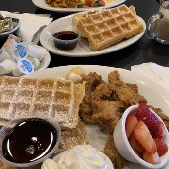 Maple Leaf Diner - American Near Me - Dallas, Texas Maple Leaf Diner - American Near Me - Dallas, Texas