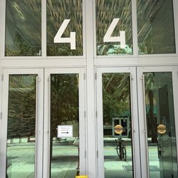 Jamaican Consulate - Building entrance