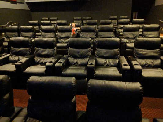Showcase Cinemas Woburn 48 Photos 150 Reviews Cinema 25 Middesex Canal Pkwy Woburn Ma United States Phone Number Yelp