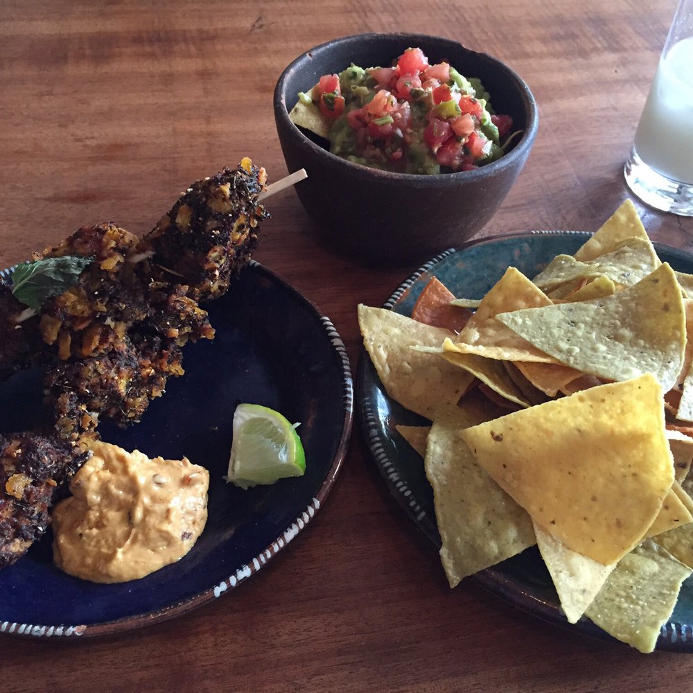 Chicken skewers w guacamole