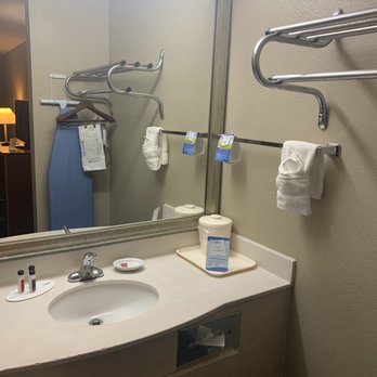 Baymont by Wyndham Hays - Sink area - Hotels Near Me - Hays, Kansas Baymont by Wyndham Hays - Sink area - Hotels Near Me - Hays, Kansas