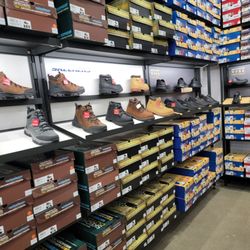 SKECHERS Warehouse Outlet