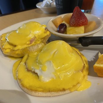 Cafe 1505 - Eggs Benedict - Breakfast & Brunch Near Me - Mequon, Wisconsin