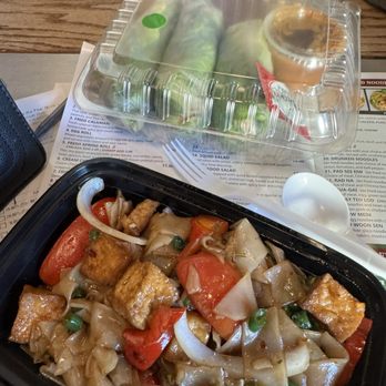 Hoy-Ka Thai Restaurant - Drunken Noodles - Thai Near Me - Los Angeles, California Hoy-Ka Thai Restaurant - Drunken Noodles - Thai Near Me - Los Angeles, California
