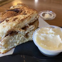 Commander Coffee - Cinnamon roll