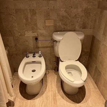Paradisus - Bathtub, urinal and toilet all together :-( - Hotels Near Me - Cancún, ROO