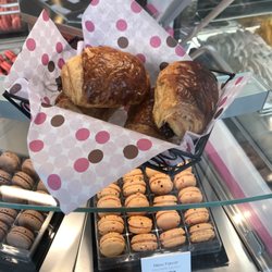 Le Macaron French Pastries