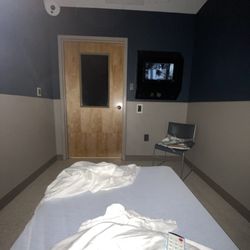 Lake Regional Hospital - The room they put me in and has yet to check on me. Or offered something that could actually help me sleep.