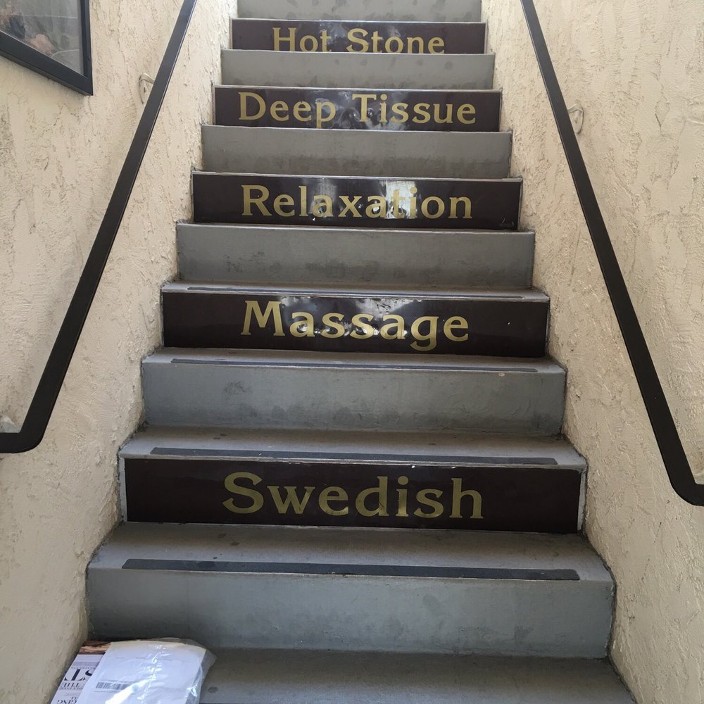 Dee Dee Thai Spa - Cute steps leading up to the spa - Massage Near Me - Long Beach, California