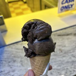 What's The Scoop - queen of hearts - kiddie size in sugar cone