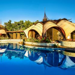 The Onion House, Hawaii - Reflections in the 70' pool