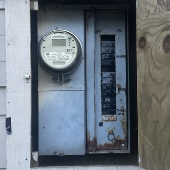 Super Electric - Before (old panel and breaker) - Electricians Near Me Super Electric - Before (old panel and breaker) - Electricians Near Me