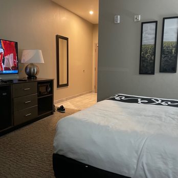 La Quinta by Wyndham - Room - Hotels Near Me - West Memphis, Arkansas