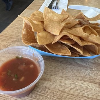 Maya's Cafe - Delicious complimentary tortilla chips and salsa. - Latin American Near Me - San Jose, California