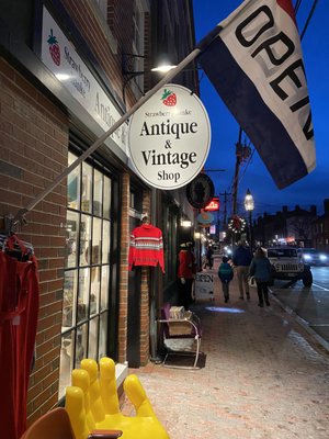 Strawberry Banke Antique and Vintage Shop by null