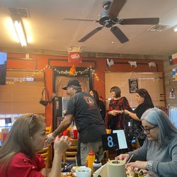 The Drunken Chicken - Busy late lunch crowd.