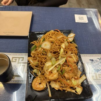 Dumpling World - Chow mein - good flavor - cold spots in dish - Chinese Near Me - Everett, Washington Dumpling World - Chow mein - good flavor - cold spots in dish - Chinese Near Me - Everett, Washington