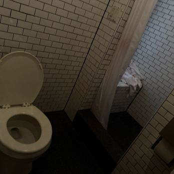 Pod 51 - Filthy shared bathroom When I paid for a private bath. - Hotels Near Me - New York, New York Pod 51 - Filthy shared bathroom When I paid for a private bath. - Hotels Near Me - New York, New York
