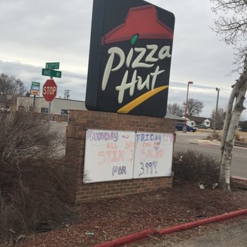 Pizza Hut - Sign on 27th Street - Pizza Near Me - Scottsbluff, Nebraska