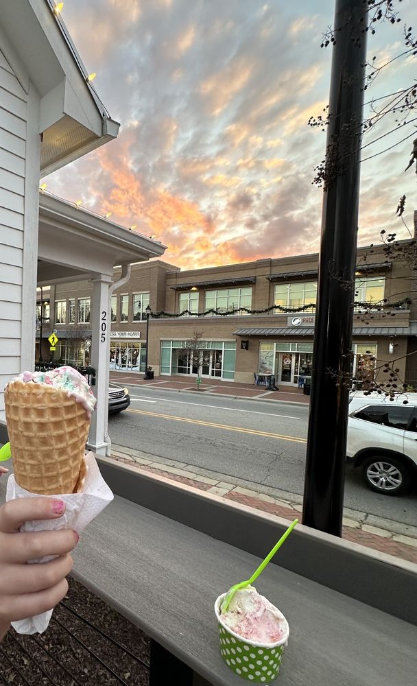 FRESH LOCAL ICE CREAM - HOLLY SPRINGS - Updated July 2024 - 10 Photos