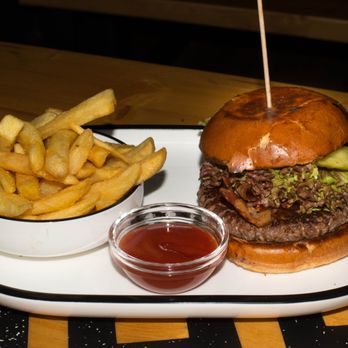 Bob's Coffee - John Wayne Burger 13,90€ & Fritten 3,50€ - Modern European Near Me - Augsburg, BY