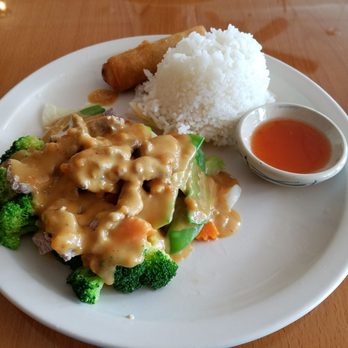 Jao Thai Kitchen - This is what I got. Its supposed to be chicken peanut butter curry lunch special. Looks like bagged chicken and veggies with sauce. - Thai Near Me - Melbourne, Florida