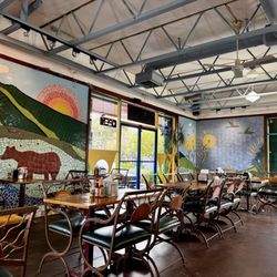 Picante Taqueria - Inside