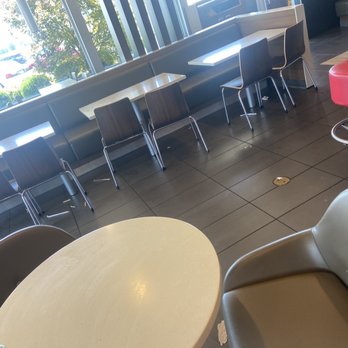 McDonald's - trash around every square inch - Fast Food Near Me - Charleston, Missouri McDonald's - trash around every square inch - Fast Food Near Me - Charleston, Missouri