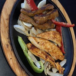 El Sabor Restaurant - Fajitas (Mixtas con Verduras) / Sizzling Fajitas (Mixed with Veggies)