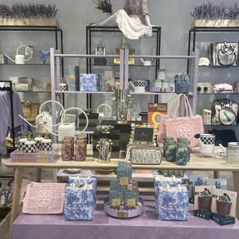 Bloomingdale's - Department Stores Near Me - Costa Mesa, California