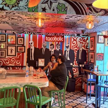 Broken English Taco Pub - The Loop - Bar area - Mexican Near Me - Chicago, Illinois