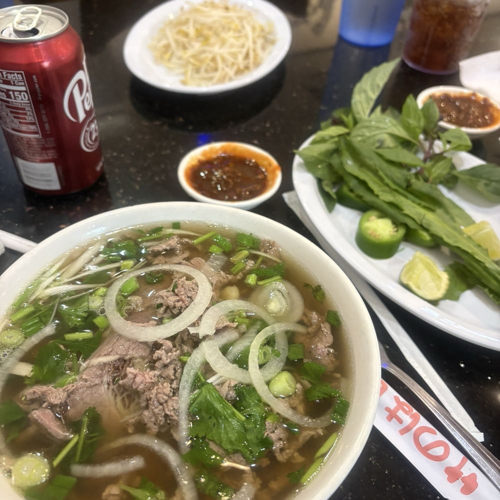 11. Pho Tai Nam Gau