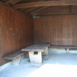 Kirgelspielplatz - Grillhütte Innenansicht