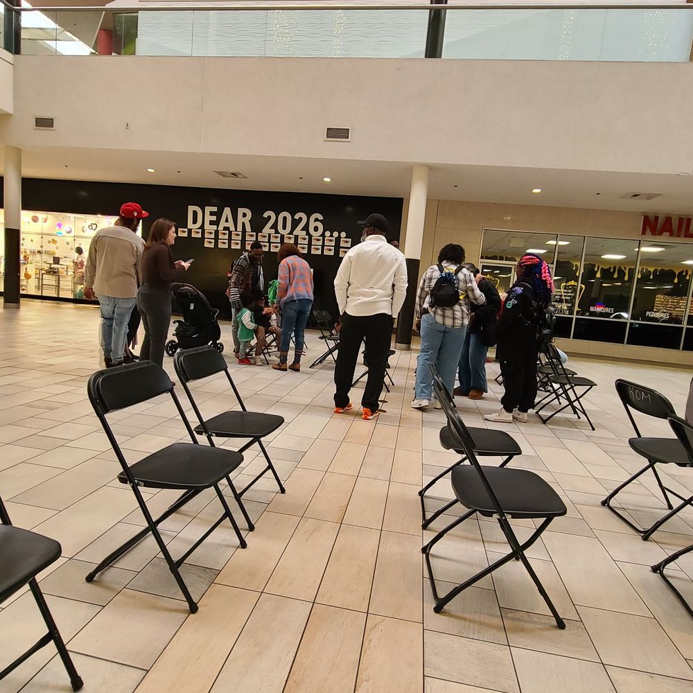Rolling Oaks Mall - People attended & chairs - Shopping Centers Near Me - San Antonio, Texas