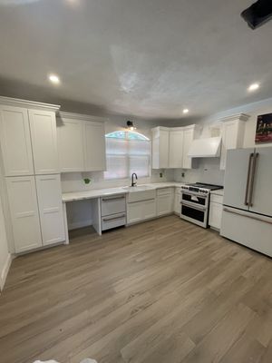 Maxwell Remodeling Logo