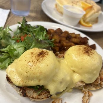 Aloha Kitchen - Lobster Benedict - Breakfast & Brunch Near Me - Honolulu, Hawaii Aloha Kitchen - Lobster Benedict - Breakfast & Brunch Near Me - Honolulu, Hawaii