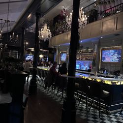 Primi Italian Steakhouse - Bar area