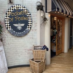 A Pocketful of Posies - Shop entrance